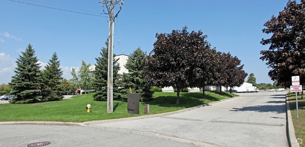 1738 Orangebrook Ct, Pickering, ON à louer - Photo de l’immeuble – Image 2 sur 3