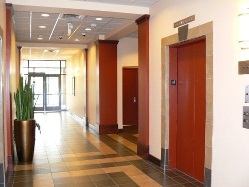 6120 Earle Brown Dr, Brooklyn Center, MN à louer - Photo intérieure – Image 2 sur 5