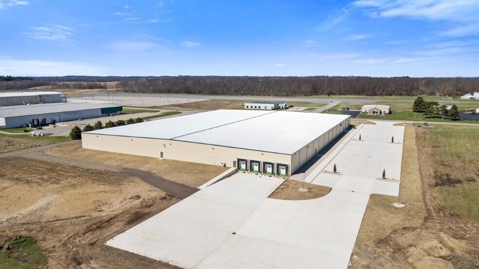 990 Haines Blvd, Sturgis, MI à louer - Photo de l’immeuble – Image 2 sur 12