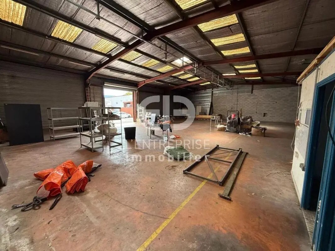 Industriel/Logistique dans Contes à louer Photo de l’immeuble– Image 1 sur 7