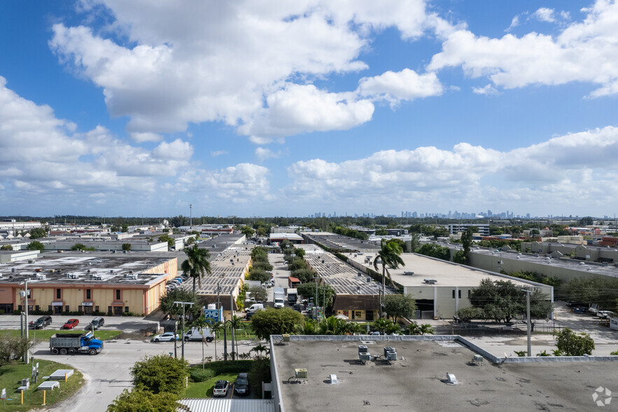 5149-5199 NW 74th Ave, Miami, FL à louer - Photo de l’immeuble – Image 3 sur 5