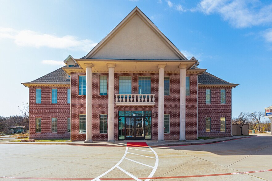 3541 Teasley Ln, Denton, TX à louer - Photo de l’immeuble – Image 2 sur 19