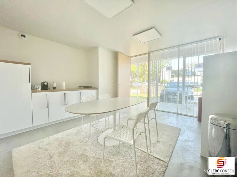 Bureau dans Mont-Saint-Aignan à louer - Photo de l’immeuble – Image 2 sur 4