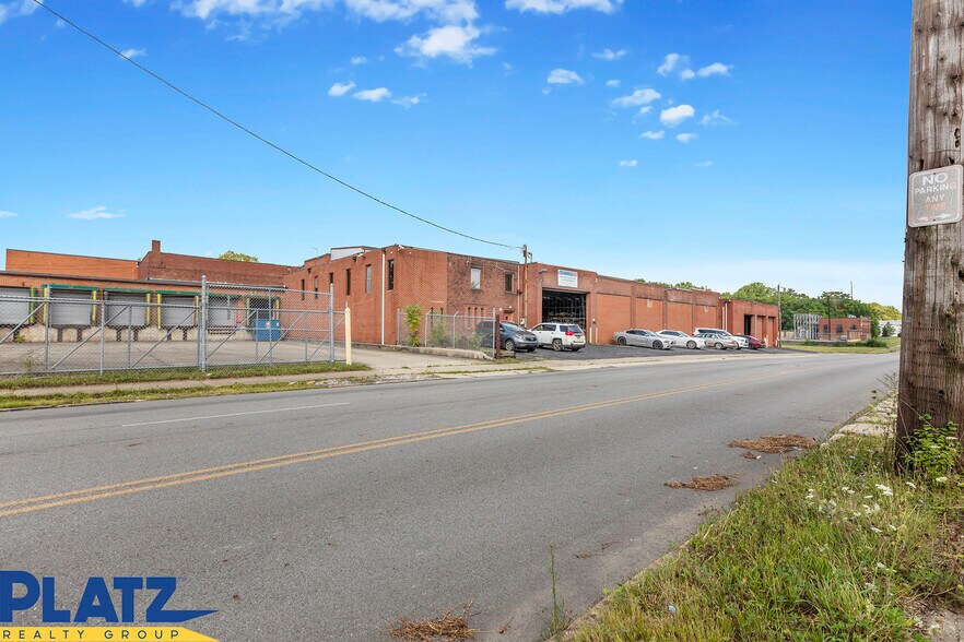 1120 Oak Hill Ave, Youngstown, OH à louer - Photo de l’immeuble – Image 2 sur 36
