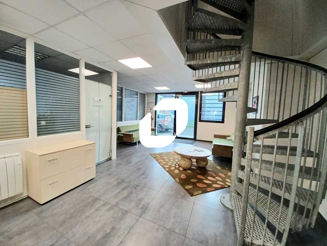 Bureau dans Cenon à louer Photo intérieure– Image 1 sur 6