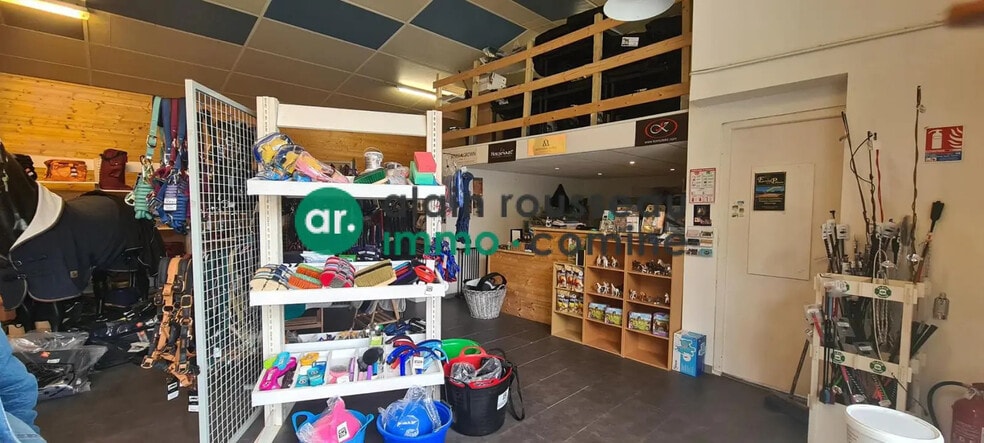 Local d’activités dans Avrillé à louer - Photo de l’immeuble – Image 3 sur 7