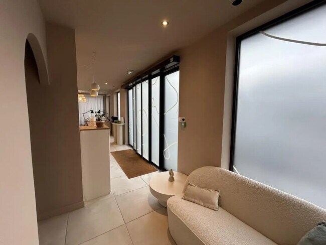 Plus de détails pour Local commercial à louer