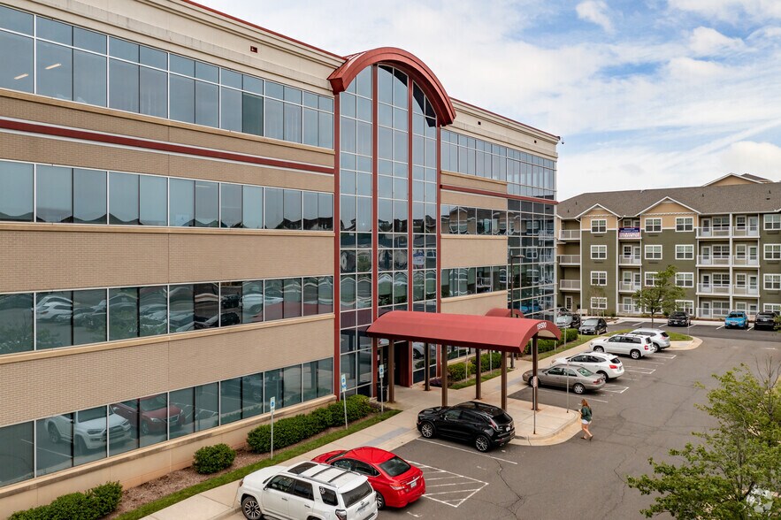 19500 Sandridge Way, Leesburg, VA à louer - Photo de l’immeuble – Image 3 sur 4