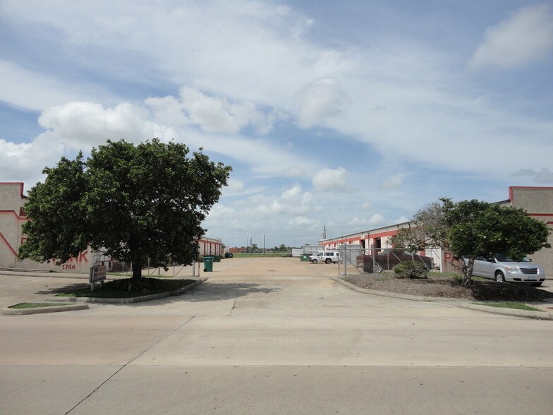 1740 W 4th St, Freeport, TX à vendre - Photo de l’immeuble – Image 2 sur 4