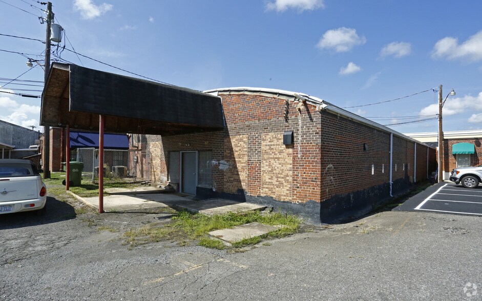 108 N Main St, Mount Holly, NC à vendre - Photo de l’immeuble – Image 2 sur 32