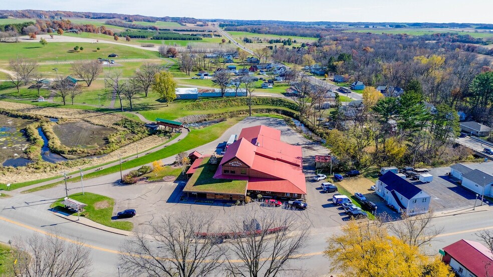 50684 Main S st, Eleva, WI à vendre - Photo de l’immeuble – Image 3 sur 10