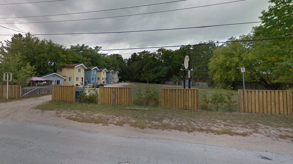 44 Beck St, Wasaga Beach, ON à vendre - Photo de l’immeuble – Image 2 sur 5