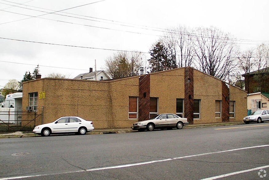425 Paterson Ave, East Rutherford, NJ à vendre - Photo de l’immeuble – Image 3 sur 7