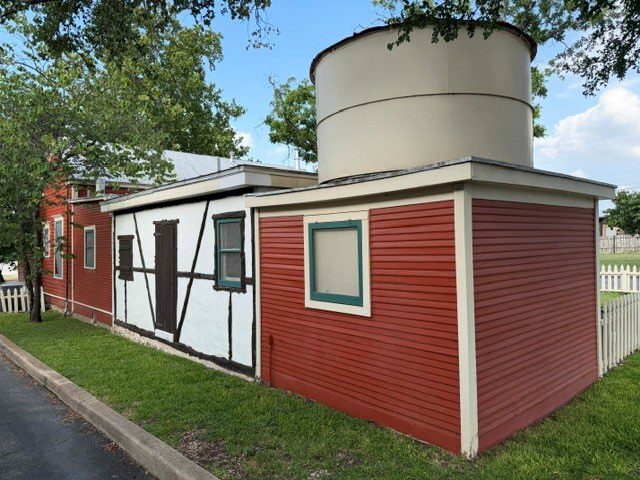 203 E Austin St, Fredericksburg, TX à vendre - Photo de l’immeuble – Image 2 sur 5