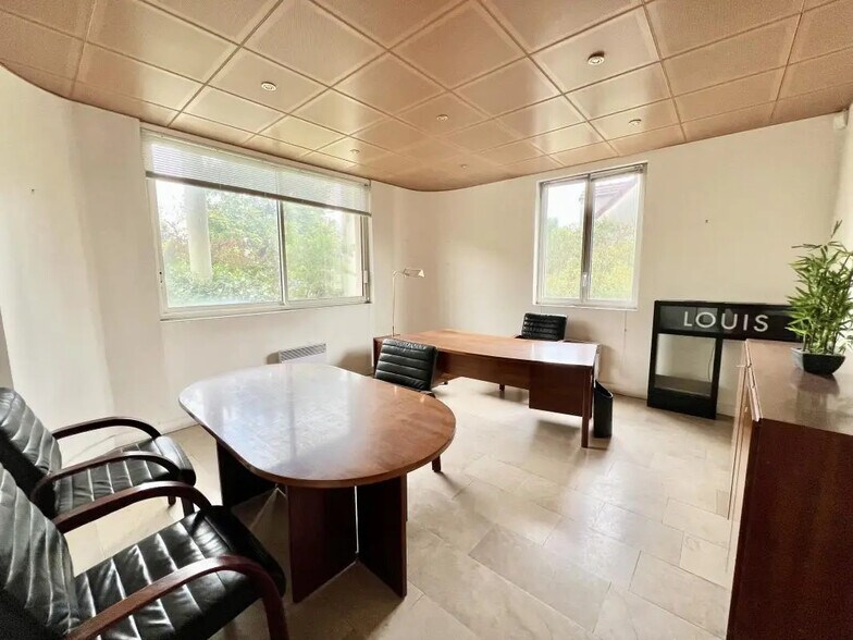 Bureau dans Saint-Maur-des-Fossés à vendre - Photo de l’immeuble – Image 3 sur 6