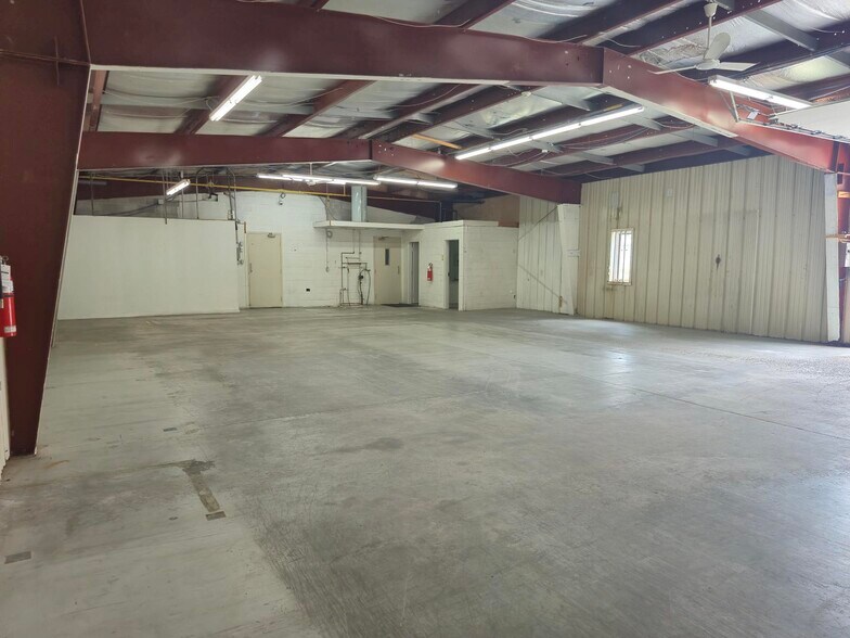115 Industrial Av, Carleton Place, ON à vendre - Photo de l’immeuble – Image 2 sur 4