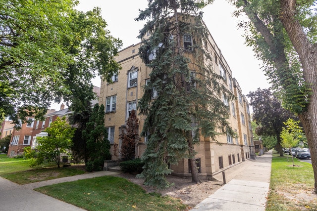 7129 N Oakley Ave, Chicago, IL à vendre - Photo principale – Image 1 sur 3