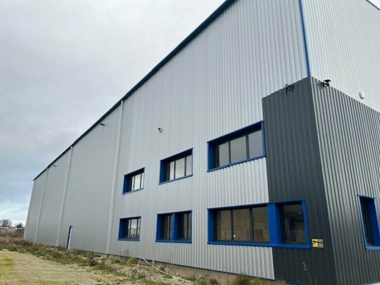 Industriel/Logistique dans Tancarville à louer - Photo de l’immeuble – Image 2 sur 8