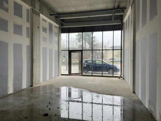 Plus de détails pour Local commercial à louer