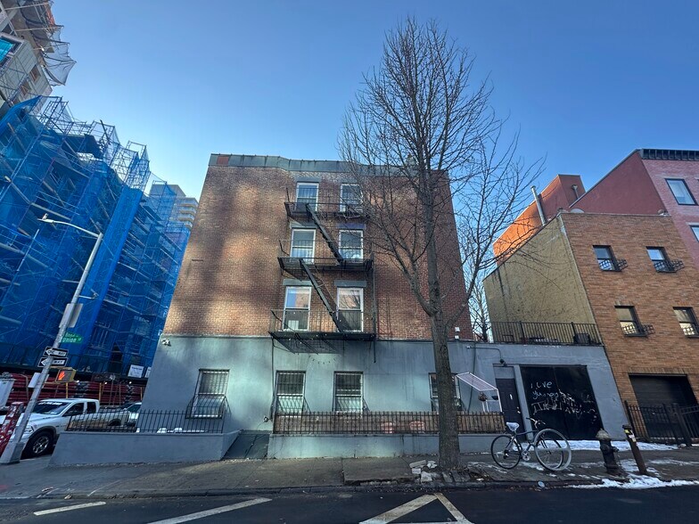 316-318 Bond Street Listing for sale portefeuille de 2 biens à vendre sur LoopNet.fr - Photo de l’immeuble – Image 2 sur 2