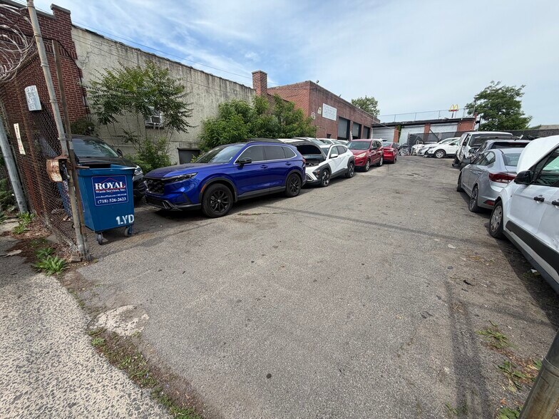 3520 Delavall Ave, Bronx, NY à louer - Photo de l’immeuble – Image 2 sur 5