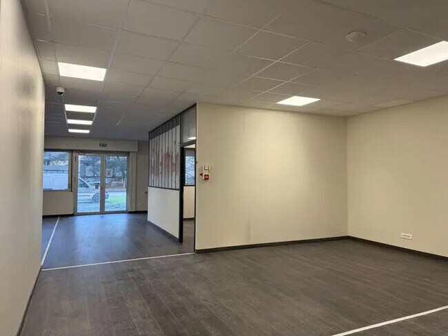 Plus de détails pour Local commercial à louer