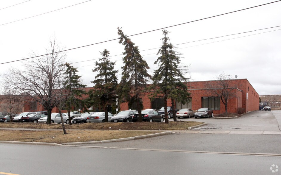 6290 Kestrel Rd, Mississauga, ON à louer - Photo de l’immeuble – Image 2 sur 2