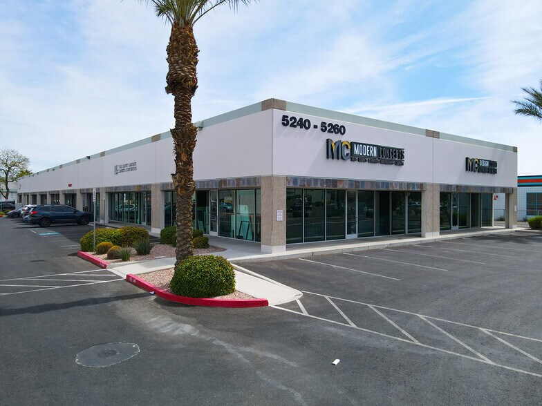 5260 Decatur Blvd, Las Vegas, NV à louer - Photo de l’immeuble – Image 3 sur 7