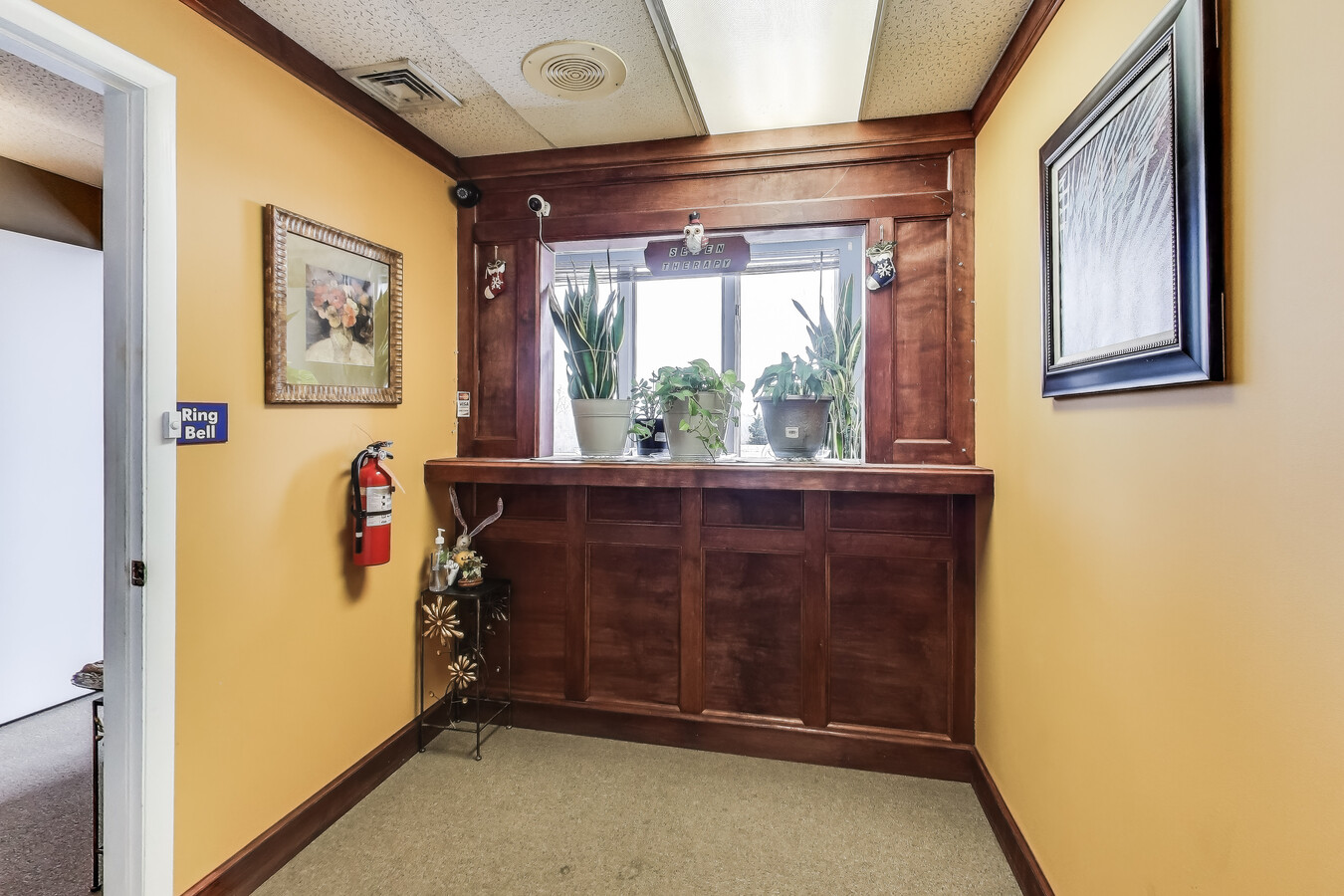 6400 Seven Corners Pl, Falls Church, VA 22044 - Lot P - - Photo intérieure - Image 2 of 21