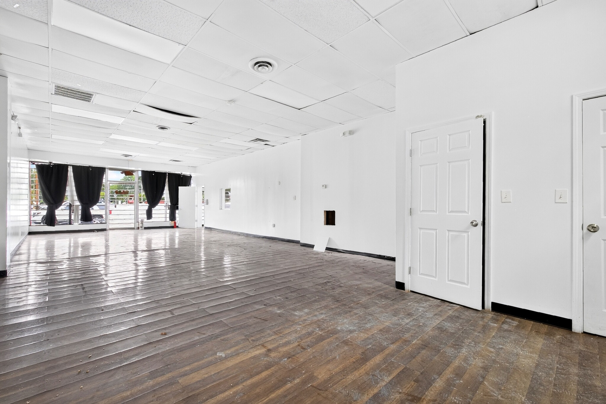 2455 Delowe Dr, Atlanta, GA à louer Photo intérieure– Image 1 sur 6