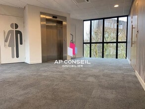 Bureau dans Guyancourt à louer Photo de l’immeuble– Image 1 sur 4