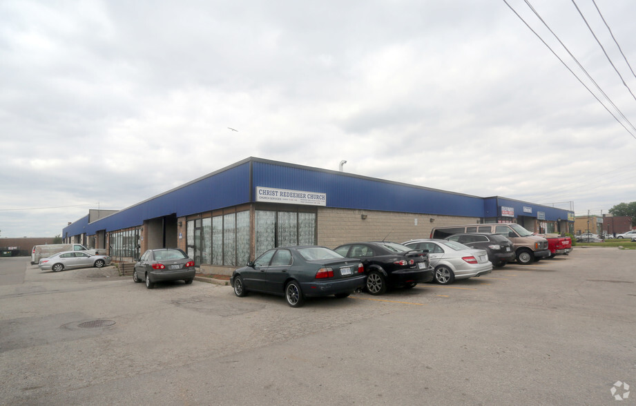 4 Racine Rd, Toronto, ON à louer - Photo principale – Image 1 sur 3
