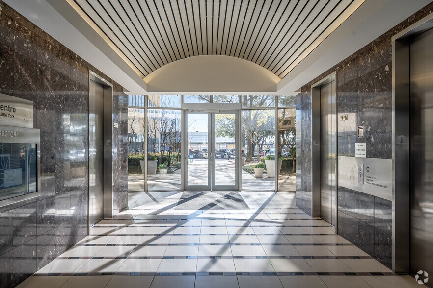 10235 W Little York Rd, Houston, TX à louer - Hall d’entrée – Image 2 sur 10