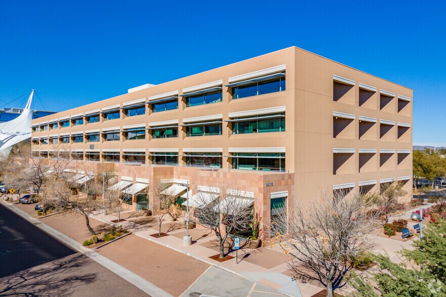 1475 N Scottsdale Rd, Scottsdale, AZ à louer - Photo de l’immeuble – Image 1 sur 14