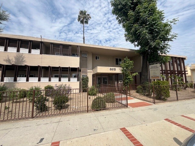 8615 Balboa Blvd, Northridge, CA à vendre - Photo de l’immeuble – Image 3 sur 21