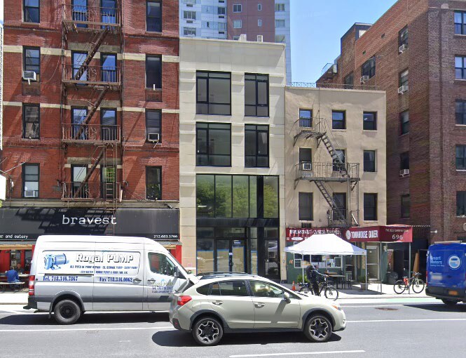 698 2nd Ave, New York, NY à vendre - Photo de l’immeuble – Image 2 sur 4