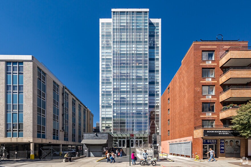 136-33 37th Ave, Flushing, NY à vendre - Photo de l’immeuble – Image 2 sur 4