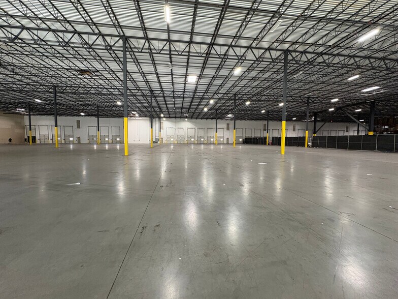 2300 Bardin Rd, Arlington, TX à louer - Photo intérieure – Image 3 sur 4