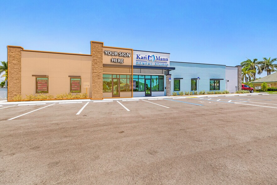 3201 Del Prado S blvd, Cape Coral, FL à louer - Photo de l’immeuble – Image 2 sur 11