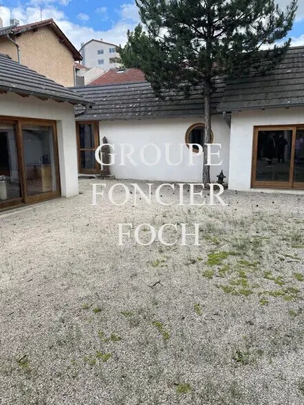 Local d'activités dans Villeurbanne à vendre - Photo de l’immeuble – Image 2 sur 7