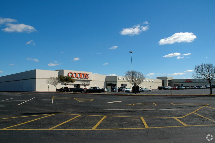 3500 W 7th Ave, Corsicana, TX à louer - Photo de l’immeuble – Image 3 sur 19