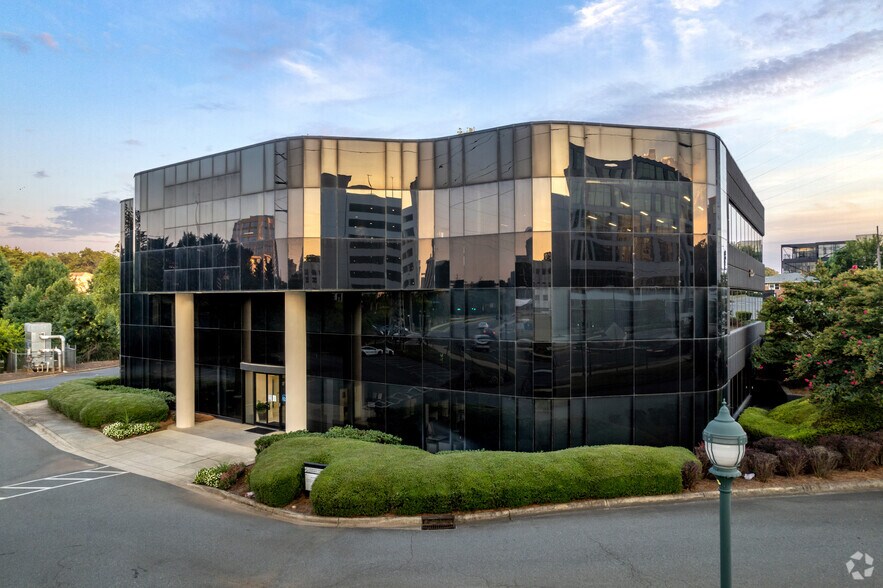 741 Kenilworth Ave, Charlotte, NC à vendre - Photo de l’immeuble – Image 1 sur 13