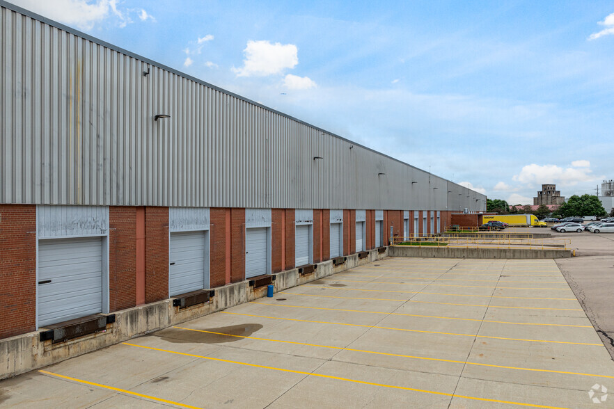 900 Knell Rd, Montgomery, IL à louer - Photo de l’immeuble – Image 2 sur 5