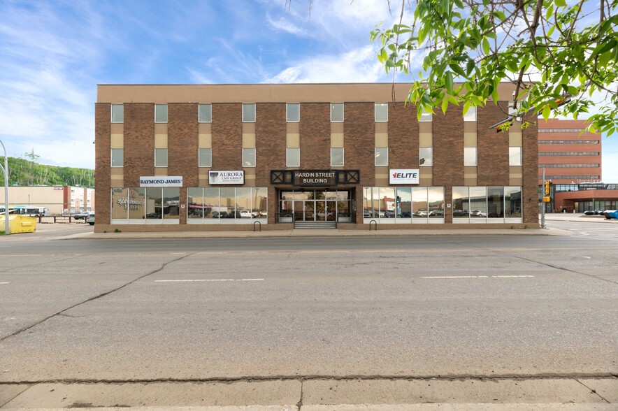 9816 Hardin St, Fort McMurray, AB à louer - Photo de l’immeuble – Image 3 sur 24