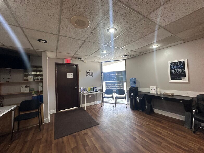 2020 S Division Ave, Grand Rapids, MI à vendre - Photo de l’immeuble – Image 3 sur 6