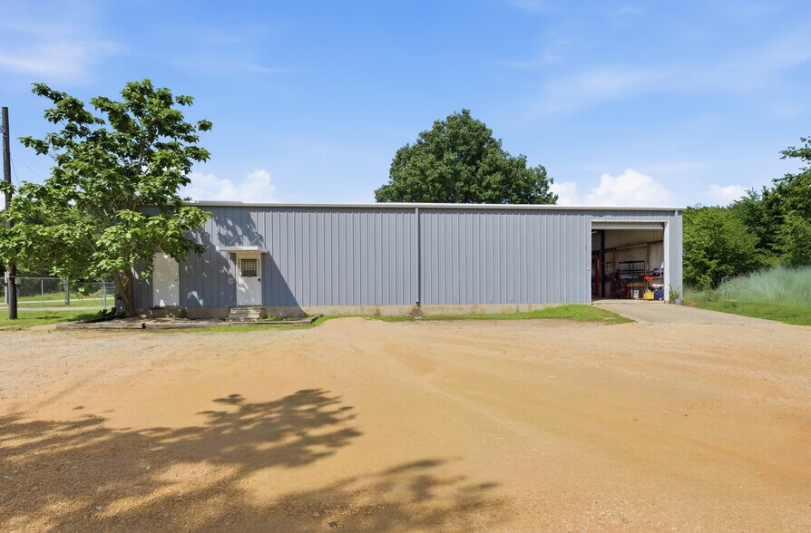 320 S S Wilcox St, Rockdale, TX à vendre - Photo de l’immeuble – Image 2 sur 21