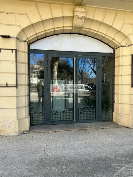 Local commercial dans Nîmes à vendre - Photo de l’immeuble – Image 1 sur 1