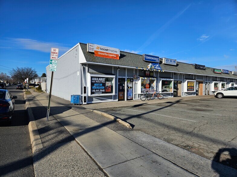 90 Jericho Tpke, Mineola, NY à louer - Photo de l’immeuble – Image 3 sur 26
