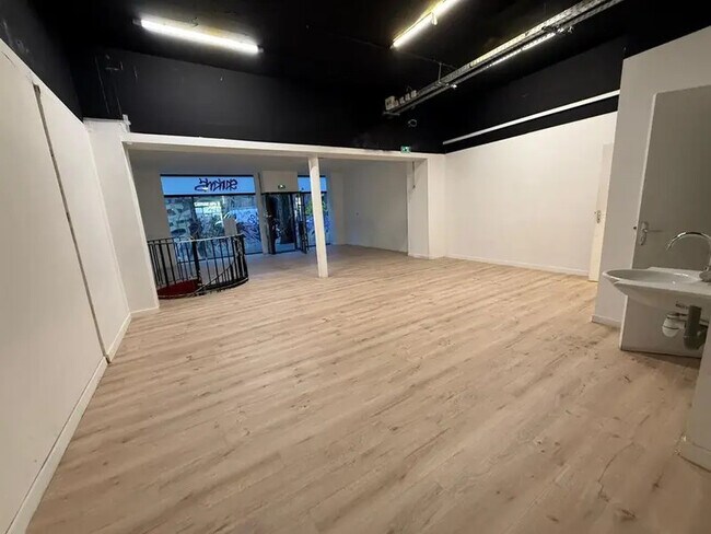 Plus de détails pour Local commercial à louer