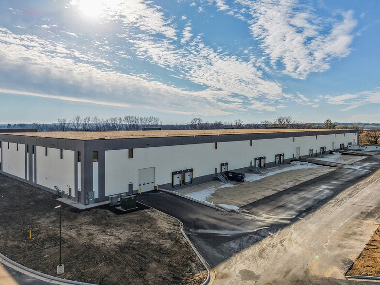 4420 Daentl Rd, Deforest, WI à louer - Photo de l’immeuble – Image 3 sur 8